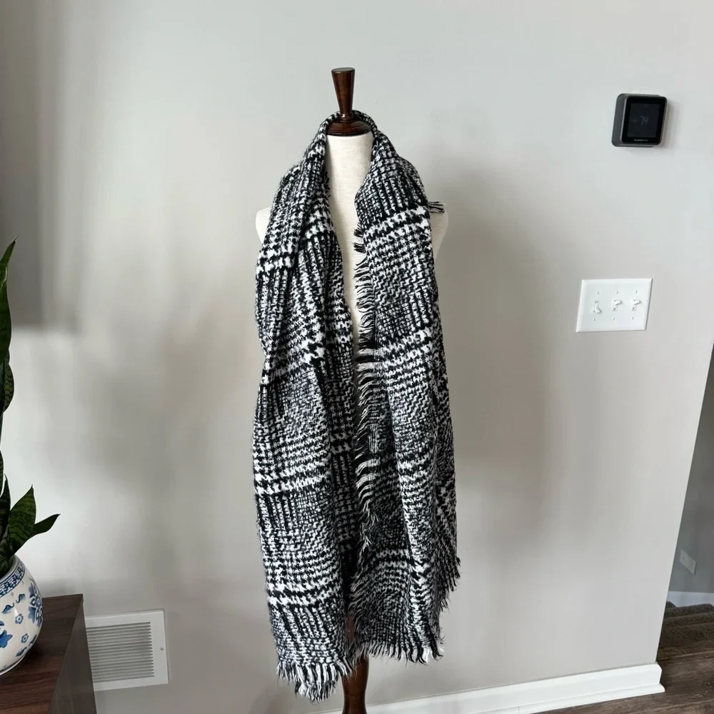 Express Houndstooth Cozy Black and White Scarf